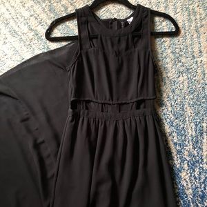 Black High/Low Maxi Dress! 🖤🖤